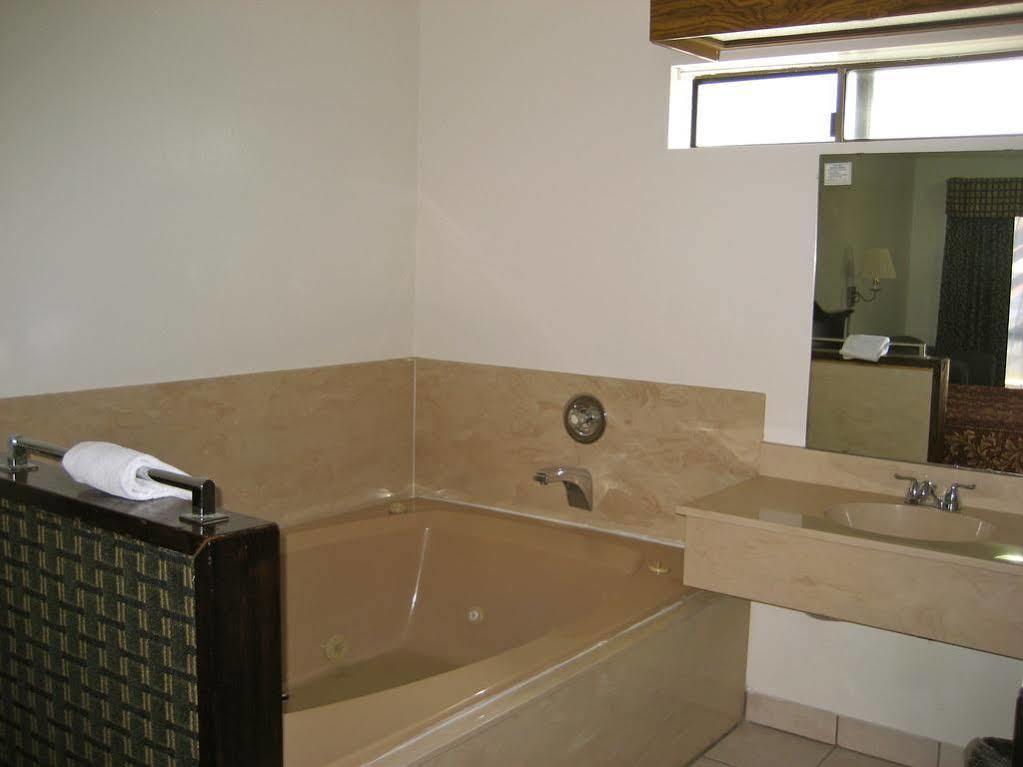 Jamestown Railtown Motel Екстериор снимка
